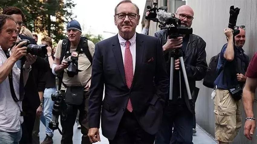 Kevin Spacey dibi gördü! Ağlayarak itiraf etti: Borçlarımı ödeyemiyorum, evime haciz geldi