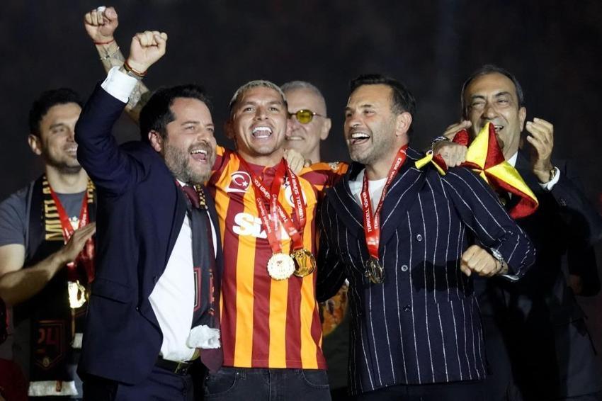 Galatasaray'ın ilk transferi eski Fenerbahçeli olacak! Dursun Özbek'ten taraftara bayram hediyesi