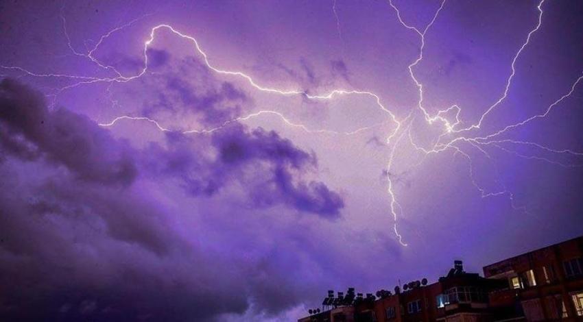 Kuvvetli rüzgar ve gök gürültülü sağanak yağış geliyor! Meteoroloji yeni raporu yayınlayarak birçok ili uyardı