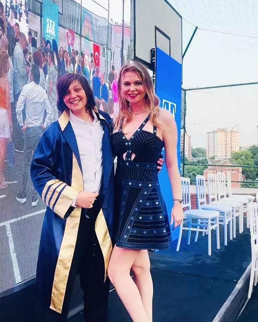 Eski eşler bir araya geldi! Duygu dolu anlar yaşandı: Oğlum müthiş bir ortalamayla mezun oldu