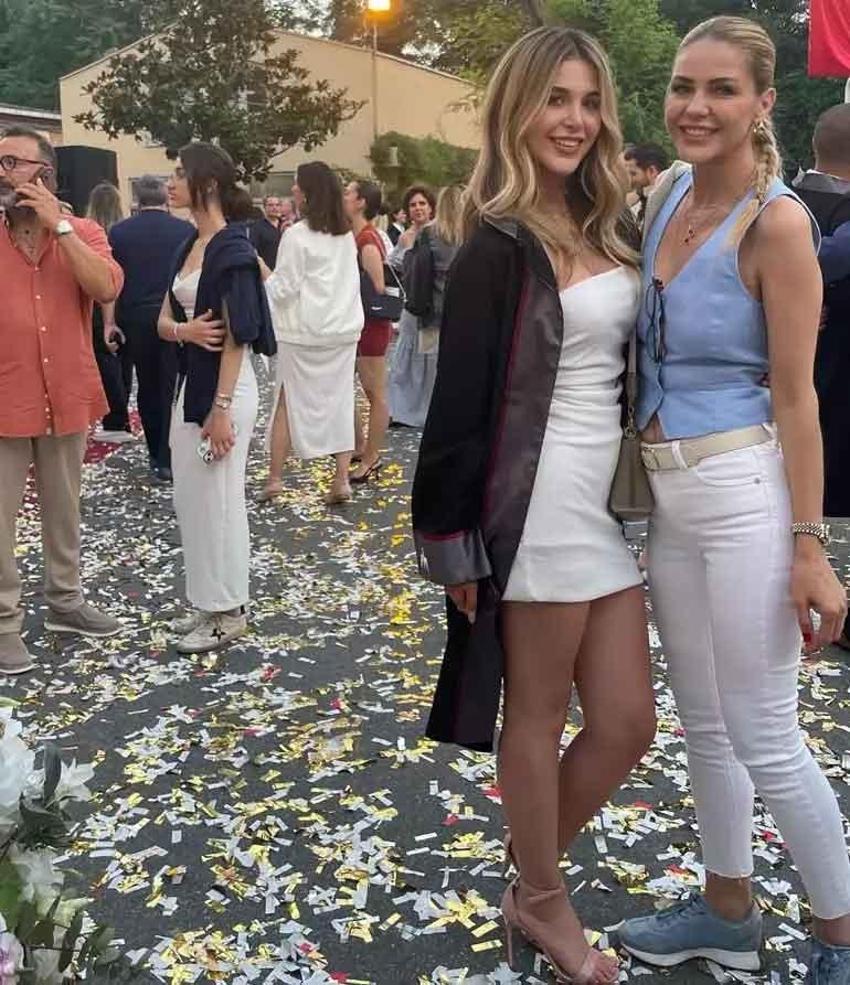 Eski eşler bir araya geldi! Duygu dolu anlar yaşandı: Oğlum müthiş bir ortalamayla mezun oldu