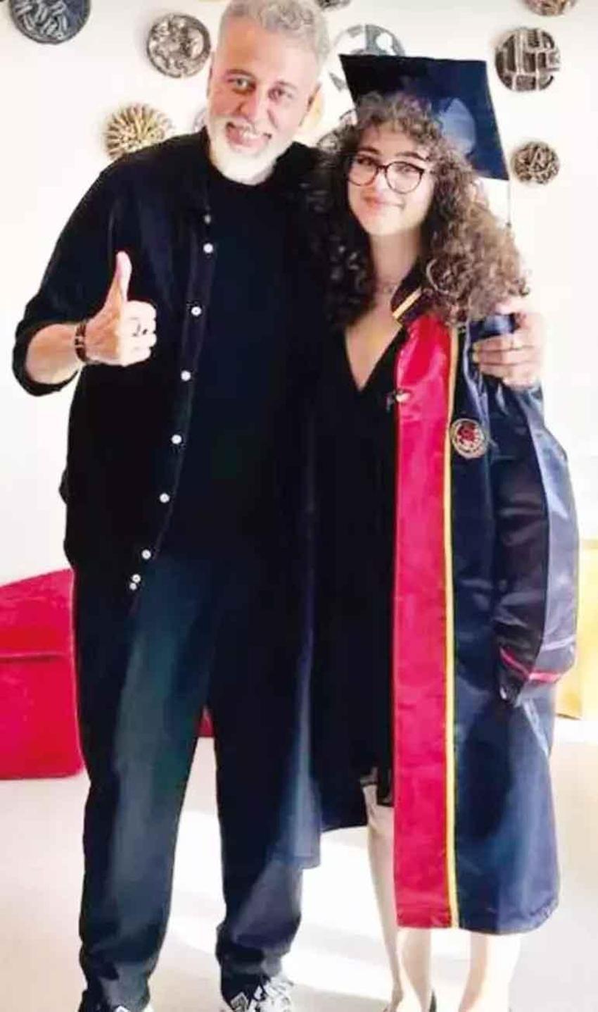Eski eşler bir araya geldi! Duygu dolu anlar yaşandı: Oğlum müthiş bir ortalamayla mezun oldu
