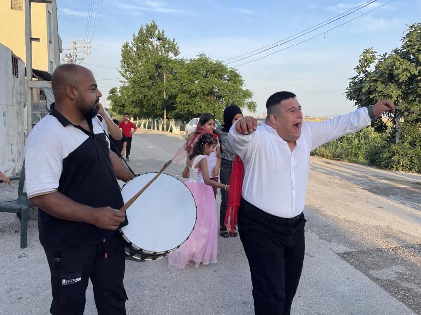 Adana'da down sendromlu genç askere gitti: Davullu zurnalı tören yapıldı