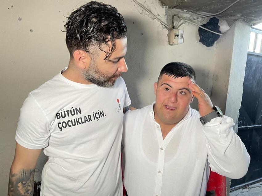 Adana'da down sendromlu genç askere gitti: Davullu zurnalı tören yapıldı