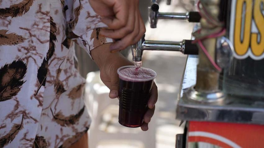Gaziantep'te dut ağacının altında, dut suyu satıyor! Birçok faydası var