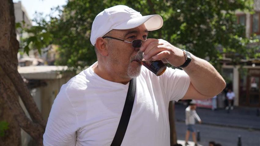 Gaziantep'te dut ağacının altında, dut suyu satıyor! Birçok faydası var