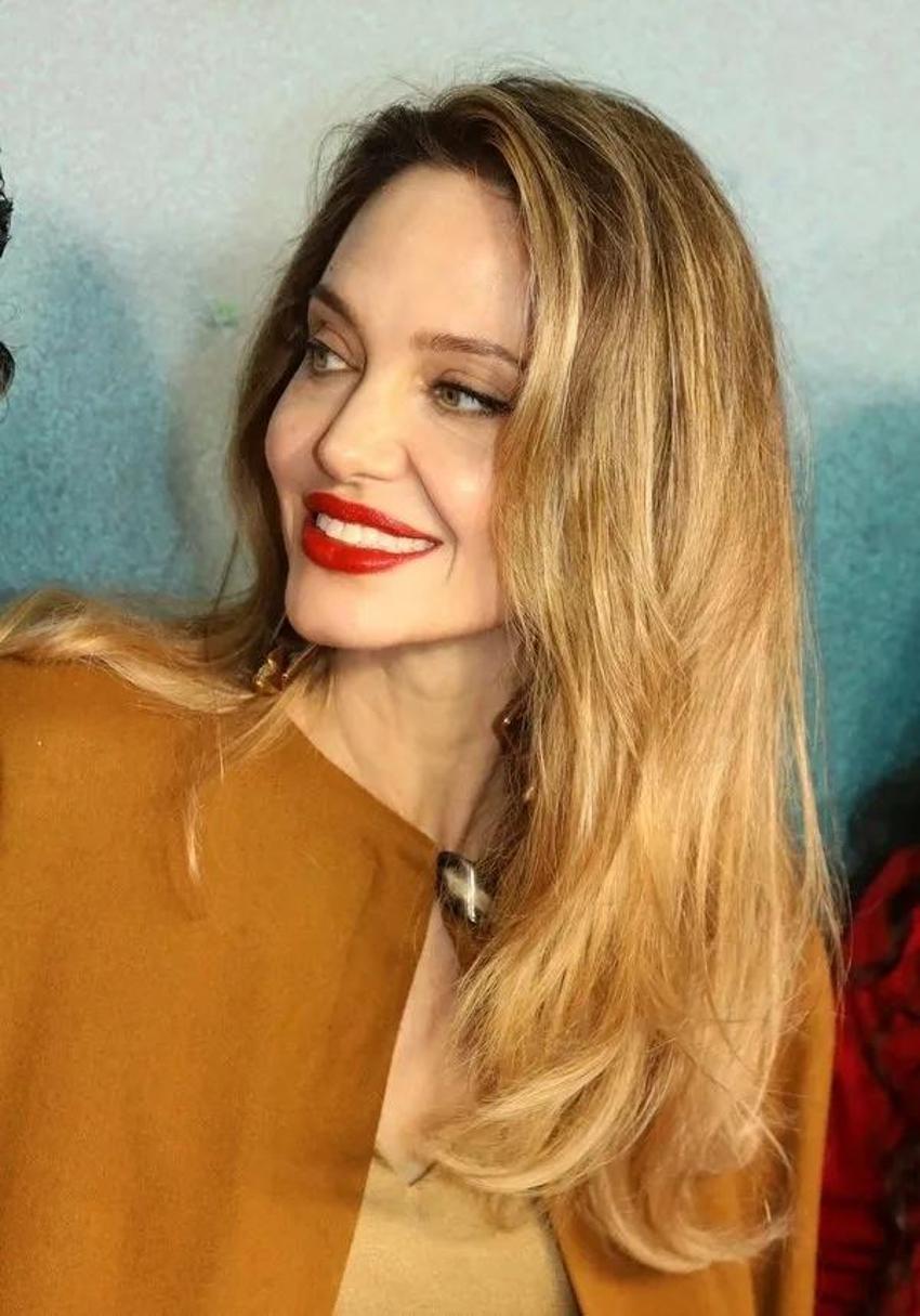 Anjelina Jolie hastalığını bu yöntemle gizliyor! Yeni tarzı garip karşılandı