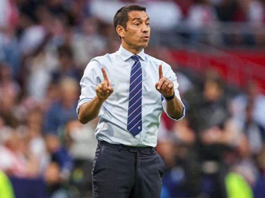 Beşiktaş'ta Giovanni van Bronckhorst imzayı attı! Başkan Hasan Arat'tan Samet Aybaba sorusuna tepki