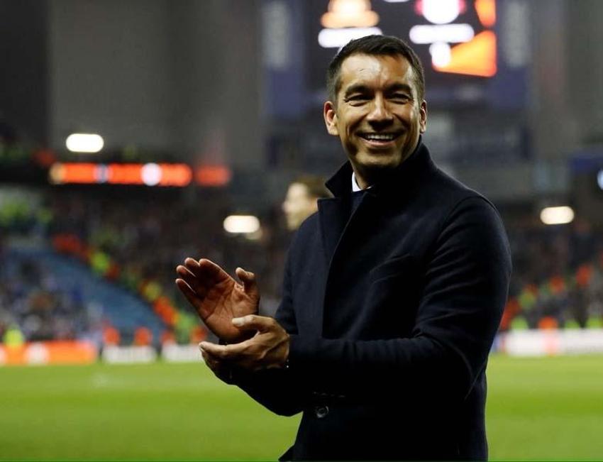 Beşiktaş'ta Giovanni van Bronckhorst imzayı attı! Başkan Hasan Arat'tan Samet Aybaba sorusuna tepki