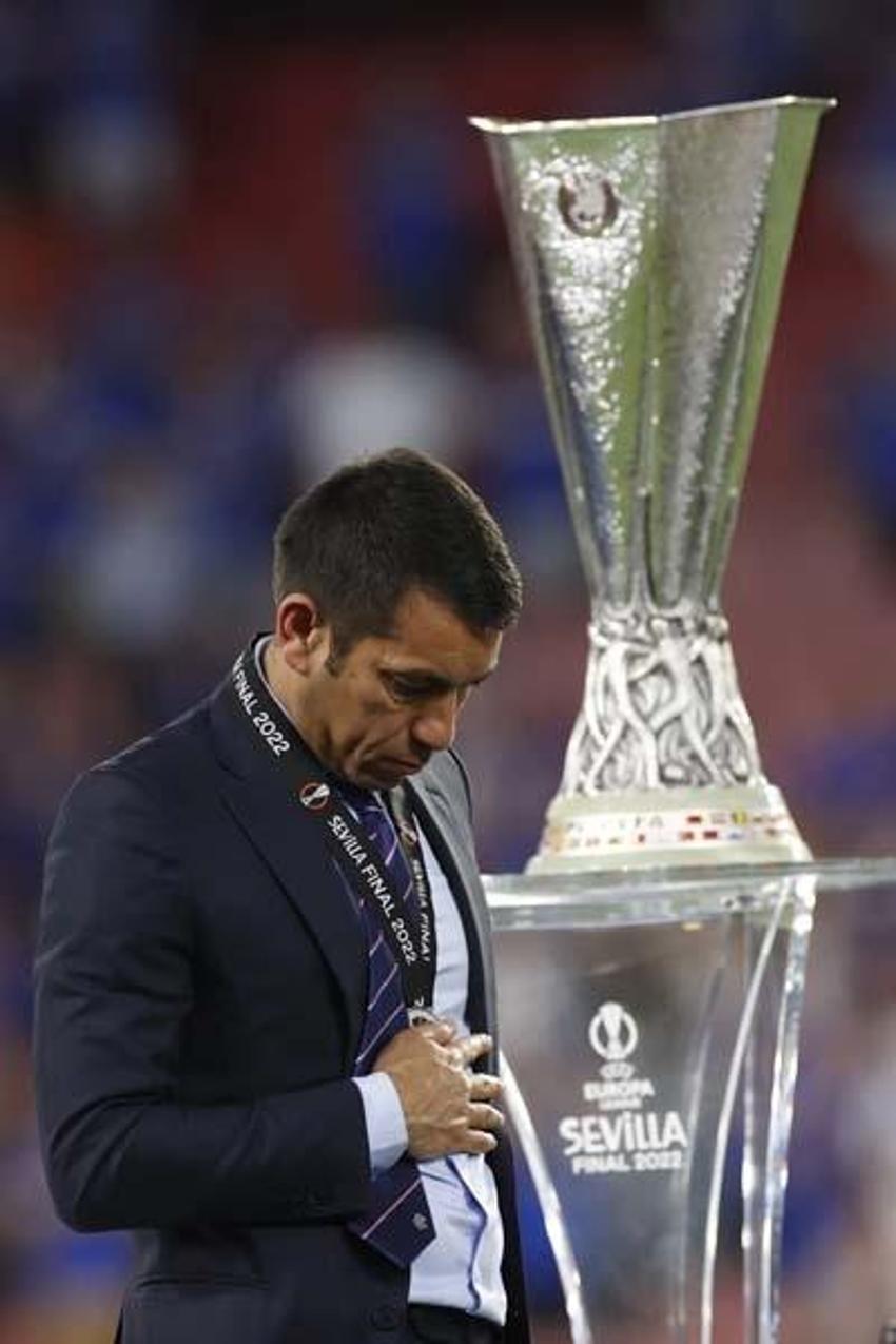 Beşiktaş'ta Giovanni van Bronckhorst imzayı attı! Başkan Hasan Arat'tan Samet Aybaba sorusuna tepki