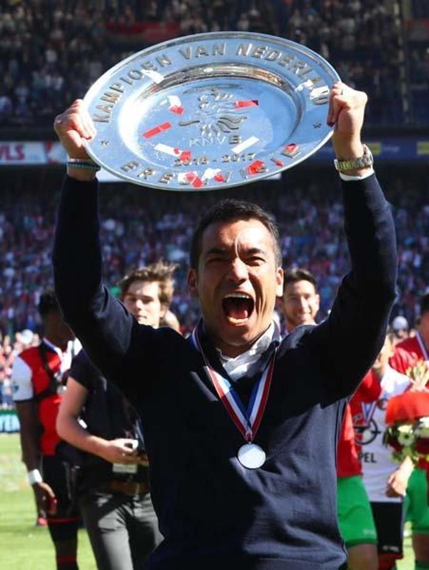 Beşiktaş'ta Giovanni van Bronckhorst imzayı attı! Başkan Hasan Arat'tan Samet Aybaba sorusuna tepki