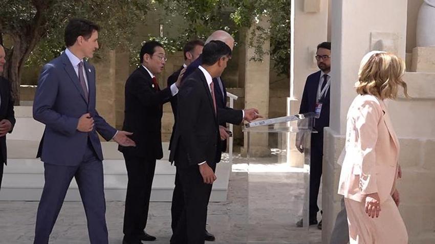 G7 Zirvesi'ne damga vuran anlar: Bir kadın bu kadar bekletilmez