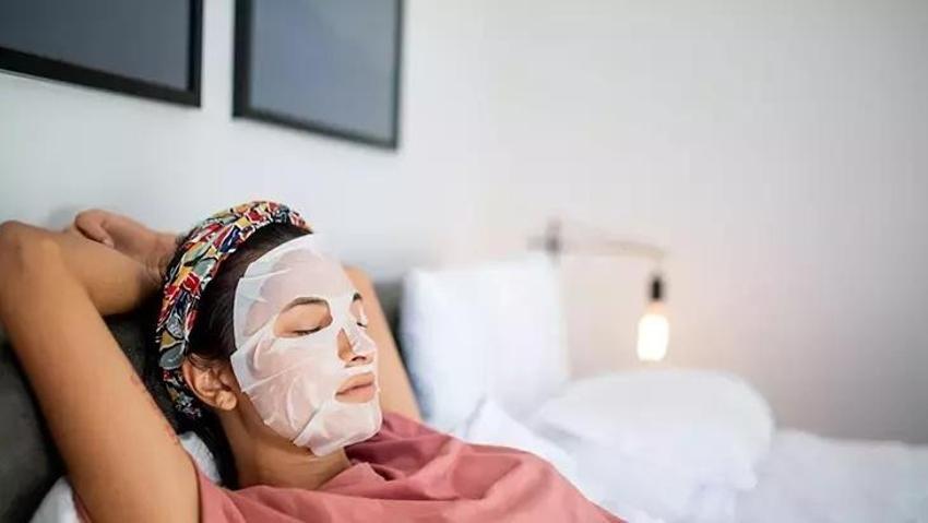 Güneş kurutur, bu macun cildi neme doyurur! Yaz boyu yapılsın: Bu yüz maskelerinde kimyasal yok!