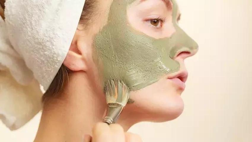 Güneş kurutur, bu macun cildi neme doyurur! Yaz boyu yapılsın: Bu yüz maskelerinde kimyasal yok!