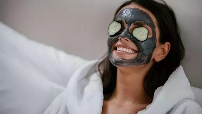 Güneş kurutur, bu macun cildi neme doyurur! Yaz boyu yapılsın: Bu yüz maskelerinde kimyasal yok!