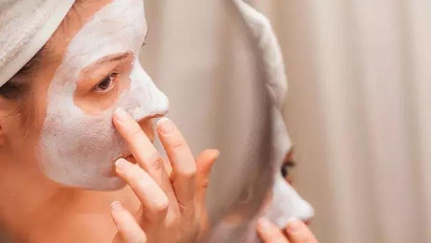 Güneş kurutur, bu macun cildi neme doyurur! Yaz boyu yapılsın: Bu yüz maskelerinde kimyasal yok!