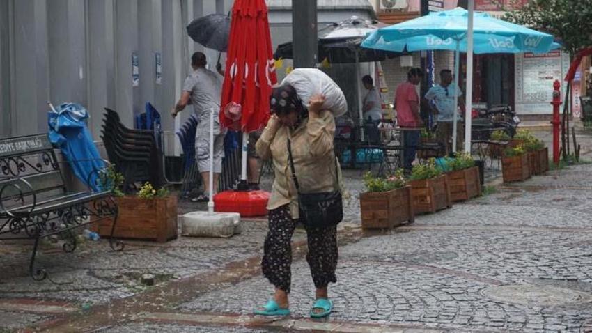 Meteoroloji'den aşırı sıcak ve sağanak uyarısı! Ege'de kuvvetli rüzgar var, bu illere dikkat