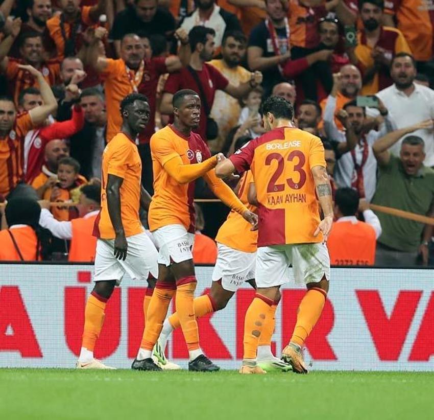 Galatasaray'da kalması beklenirken İngilizler bombayı patlattı! Çılgın teklifle kapıyı çaldılar