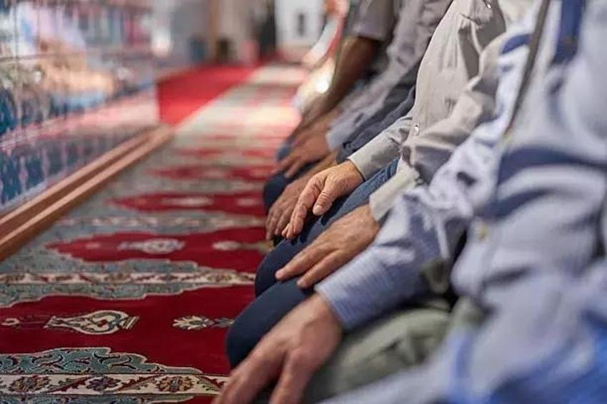 Bayram tekbirleri ne zaman başlar? Teşrik tekbiri bayramda kaç defa çekilir? Arapça ve Türkçe teşrik tekbiri 