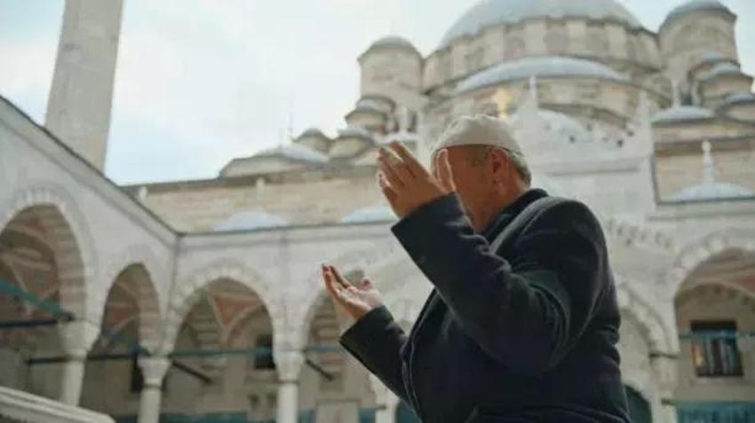 Bayram tekbirleri ne zaman başlar? Teşrik tekbiri bayramda kaç defa çekilir? Arapça ve Türkçe teşrik tekbiri 