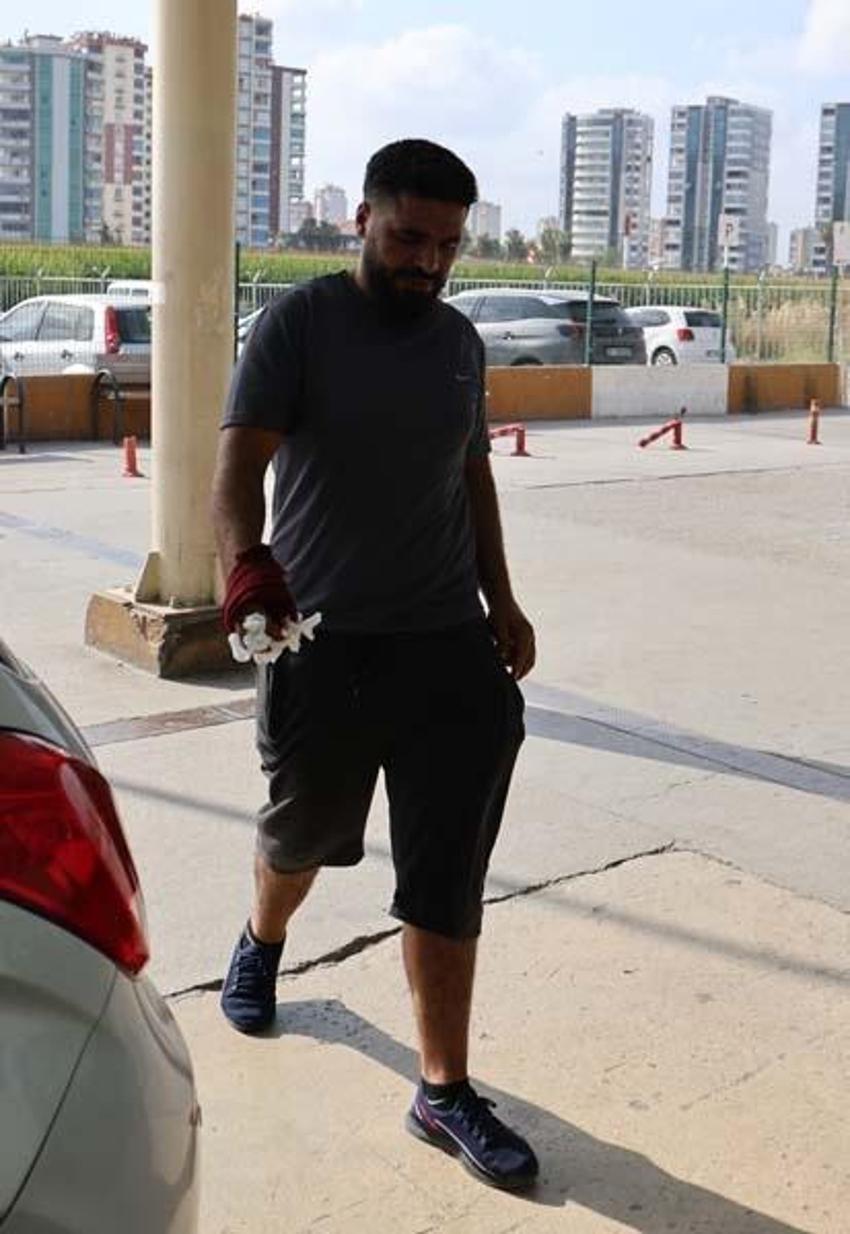 Kızgın boğa mezarlığa daldı: İki kişiyi yaraladı, kabir ziyaretine gelenler çıkartıldı