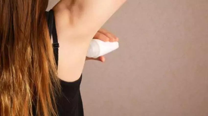 Deodorantın doğal alternatif buymuş! Ağır ter kokusunu bir anda bastırıyor, muhteşem etkisi var