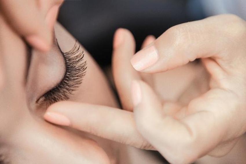 Kirpik uzatmanın 10 doğal yöntemi! Güçlendirir, kolay uzatır!