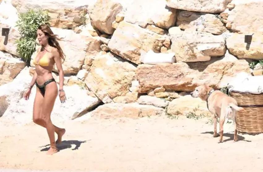 Merve Oflaz plajda rüzgar gibi esti! Kızım'la deniz keyfi 