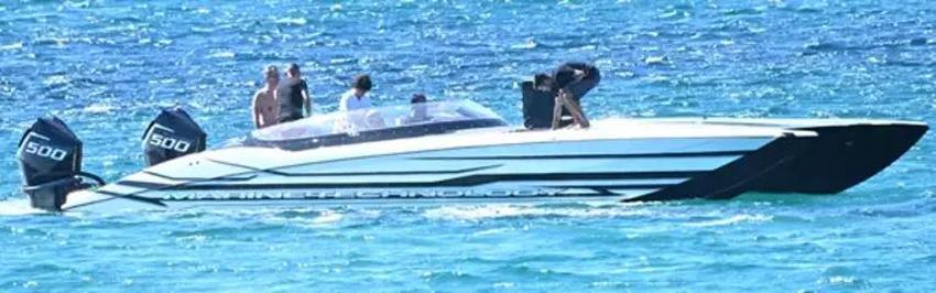 Acun Ilıcalı sürat teknesinde hız tutkusunu konuşturdu