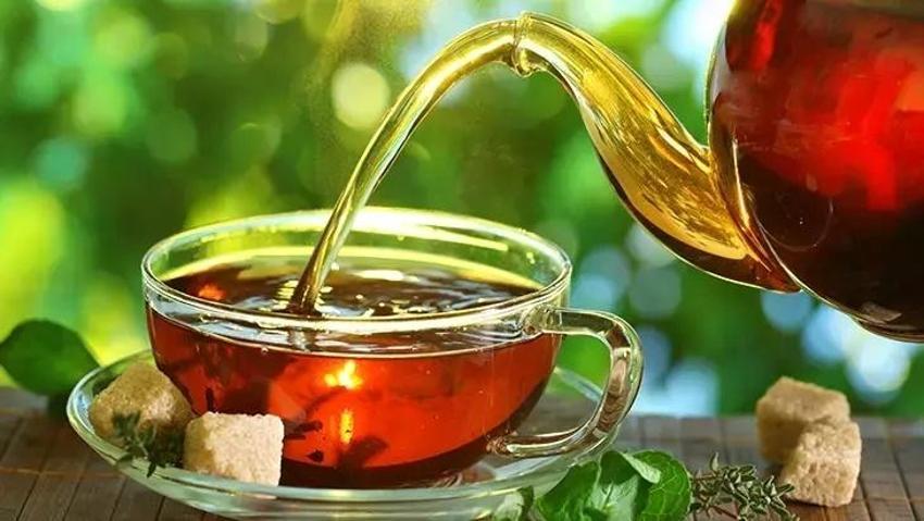Güneş yanığını geçirmede siyah çayın mucizesiyle tanışın!