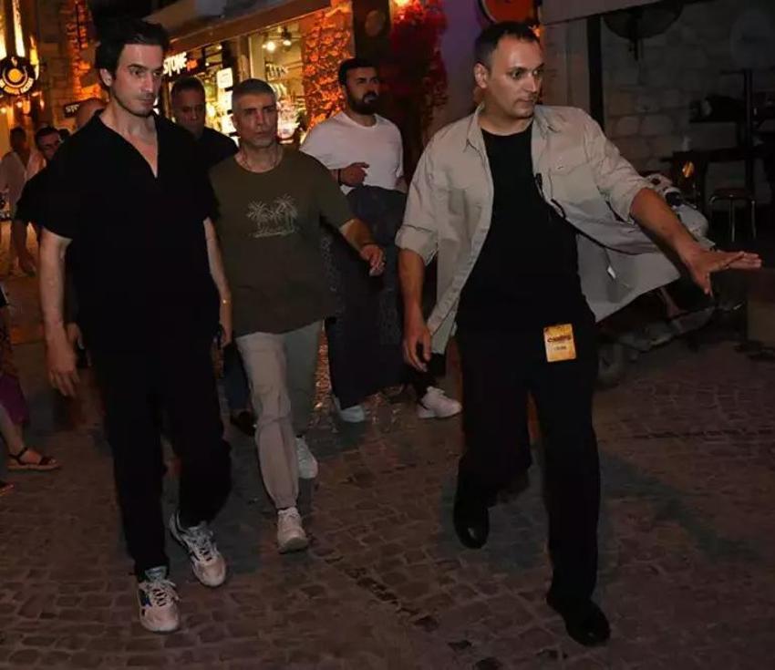 Özcan Deniz ve eşi Samar Dadgar ayrı düştü! Ünlü sanatçı korumalar eşliğinde arabasına gitti