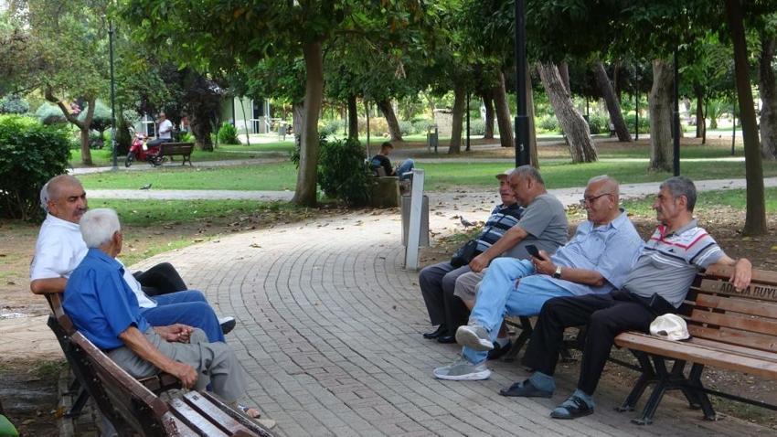 Adana sıcağında termosla gezmeye başladı