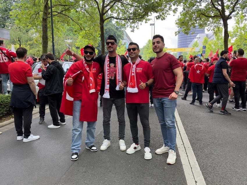 Almanya'da A Millilere büyük destek! Dortmund sokakları 'kırmızı - beyaza' büründü