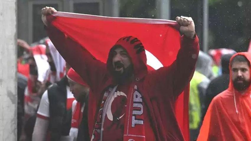 Türkiye-Gürcistan maçı öncesi büyük heyecan! Tribünde taraftarlar arasında gerginlik yaşandı