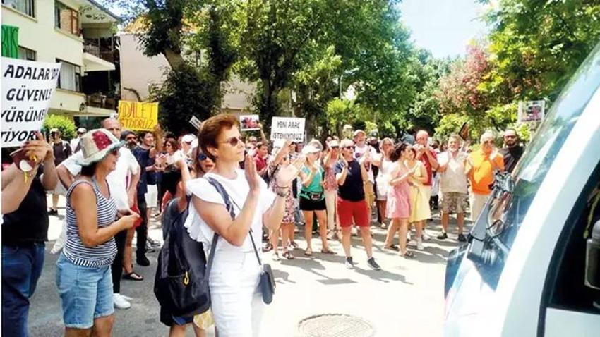 Adalar'da 'Azmanbüs' krizi yükseliyor: "Kartal - Pendik minibüsü gibi"