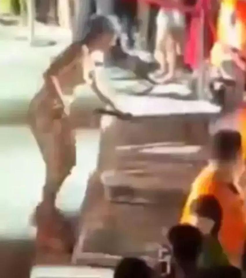 Antik Tiyatro'da konser veren Yıldız Tilbe mezarın üzerine çıkmaya çalıştı! Güvenlikler uyardı: Kaldırsınlar oradan
