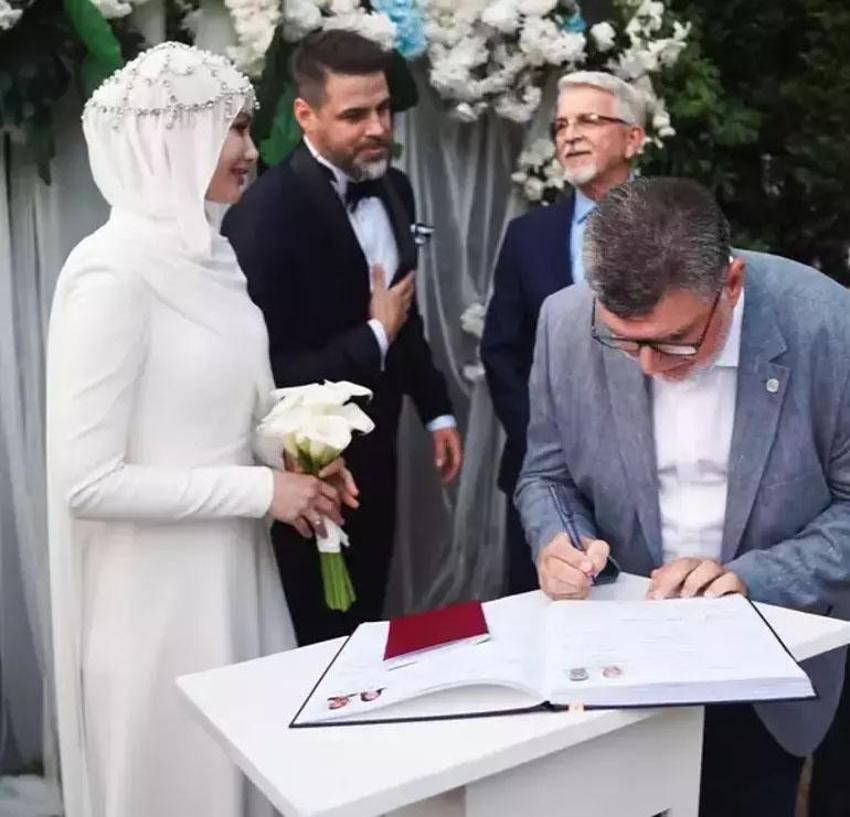 Gamze Özçelik eşi  Reshad Strik'i öve öve bitiremedi 