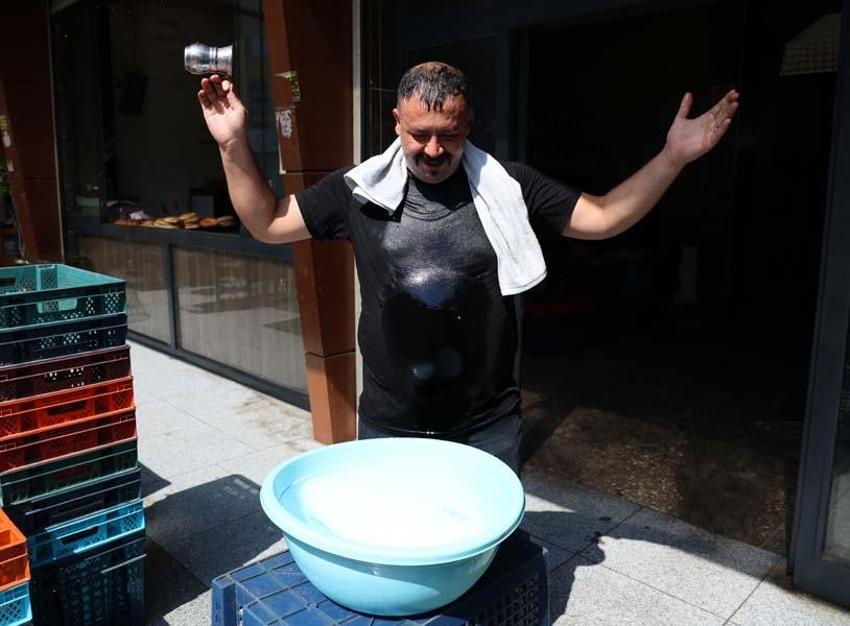 Fırın ustalarından sıcağa buz küplü çözüm! "Soğuk su olmazsa biz çatlarız"