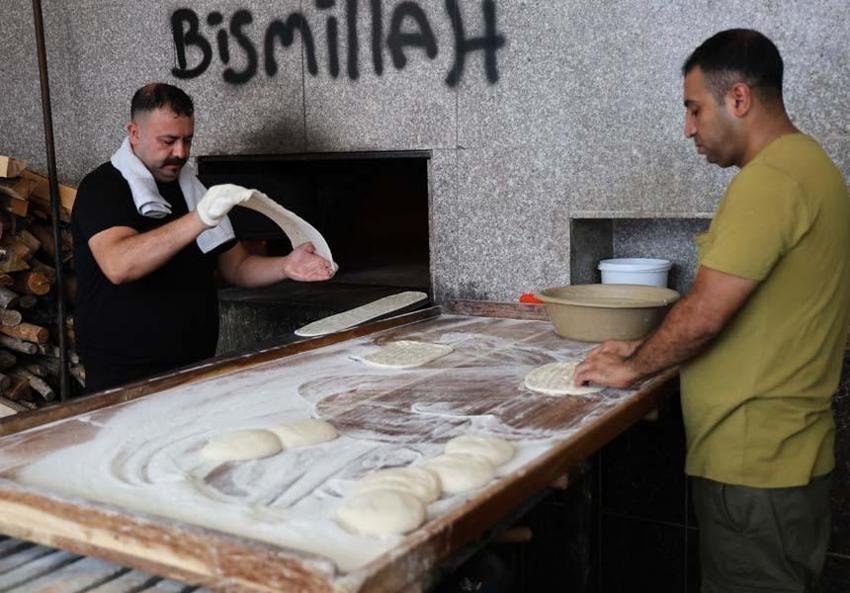Fırın ustalarından sıcağa buz küplü çözüm! "Soğuk su olmazsa biz çatlarız"