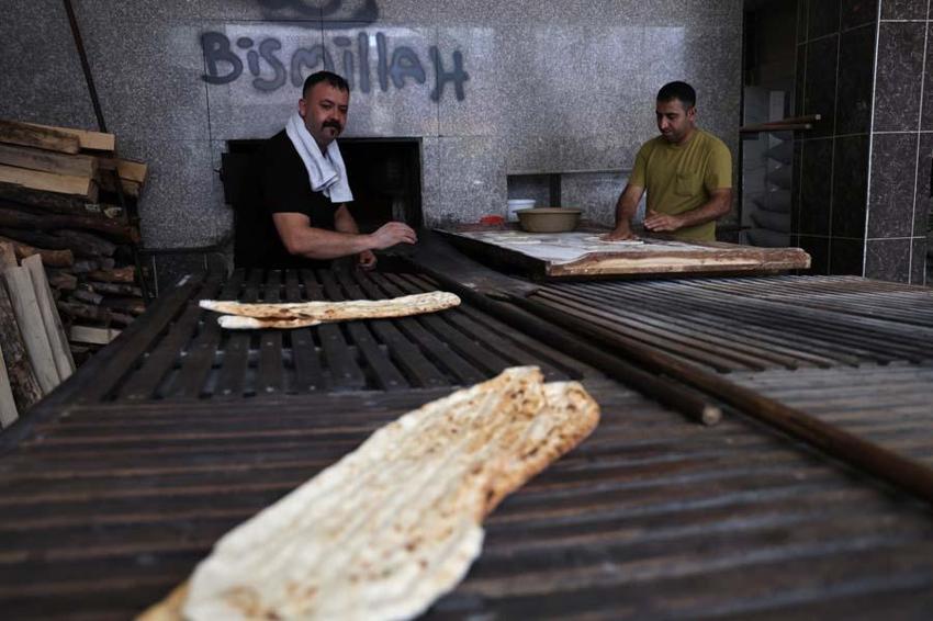 Fırın ustalarından sıcağa buz küplü çözüm! "Soğuk su olmazsa biz çatlarız"
