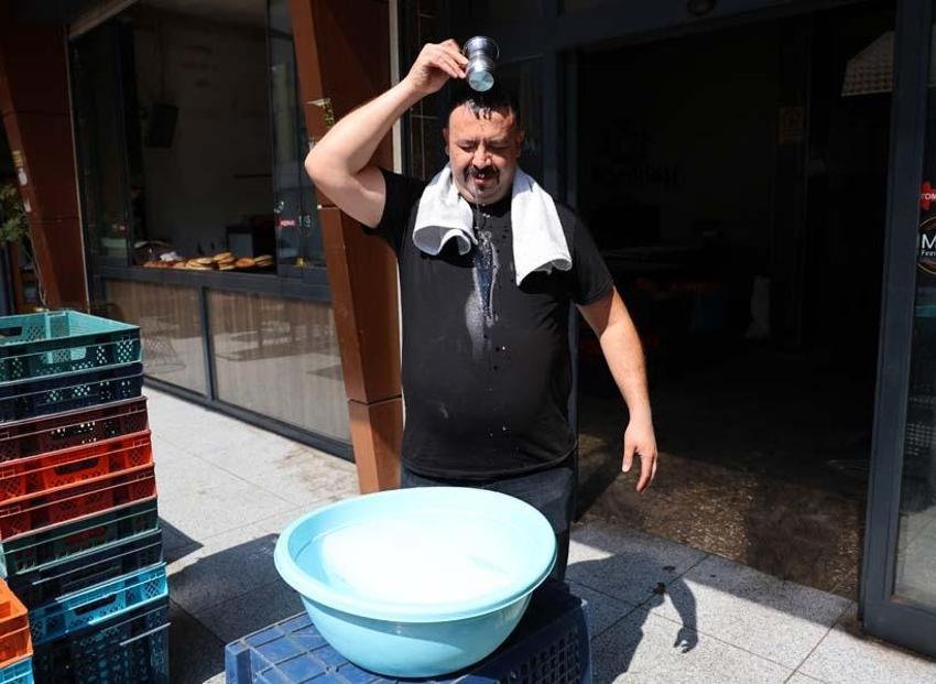 Fırın ustalarından sıcağa buz küplü çözüm! "Soğuk su olmazsa biz çatlarız"