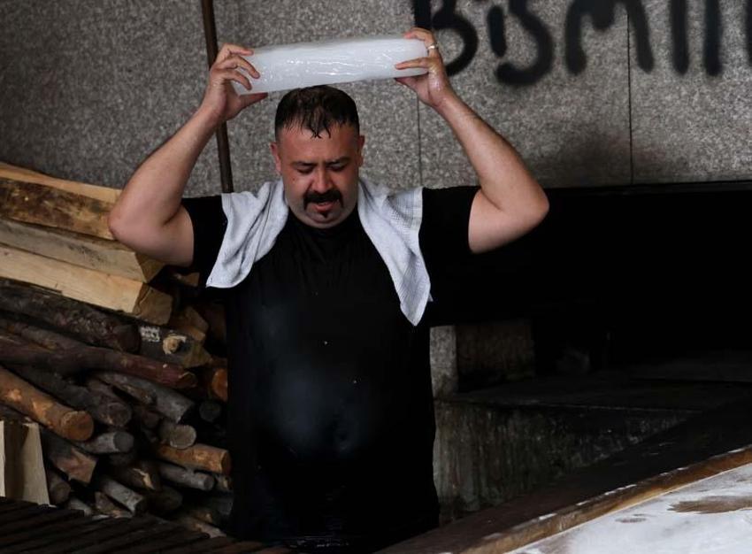 Fırın ustalarından sıcağa buz küplü çözüm! "Soğuk su olmazsa biz çatlarız"