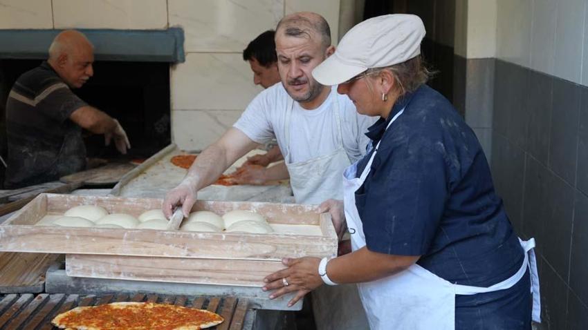 Gaziantep'in kadın pide ustası erkeklere taş çıkartıyor! Her gün bin 500 ekmek yaptık