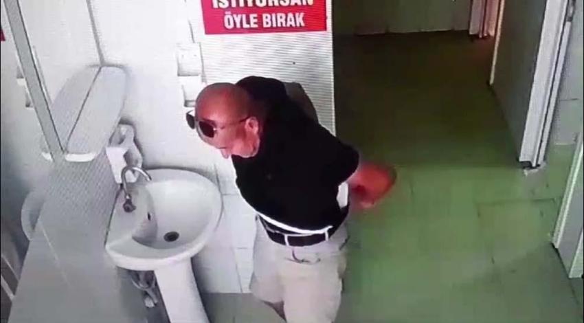 Cami tuvaletinde şok eden anlar! "Sözün bittiği yerdeyiz"