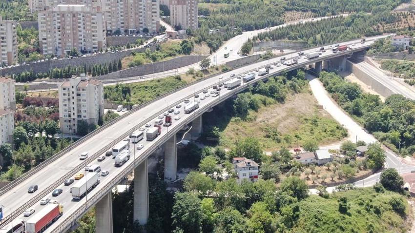 Tatilcilerin dönüş yolunda trafik yoğunluğu başladı! Otogar ve yollar doldu taştı