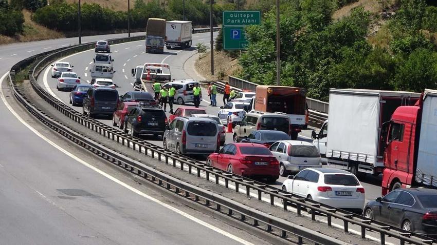 Tatilcilerin dönüş yolunda trafik yoğunluğu başladı! Otogar ve yollar doldu taştı