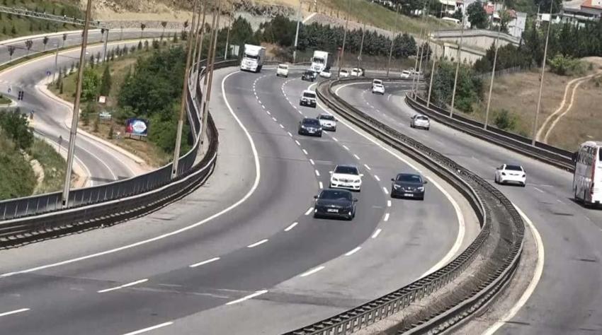 Tatilcilerin dönüş yolunda trafik yoğunluğu başladı! Otogar ve yollar doldu taştı