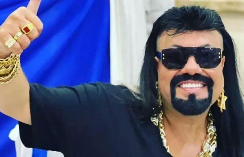 Peruğu başına dert oldu! Kobra Murat enfeksiyon kaptı