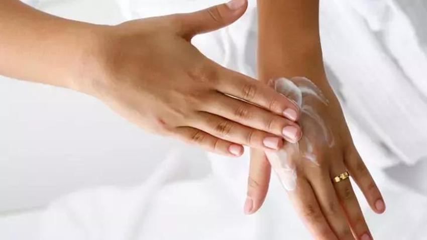 Ev yapımı nemlendirici: Bu yağ ellerde kuruluğu pamuk gibi yapıyor!