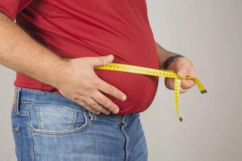 Spora gitmedi, diyet yapmadı! 10 ayda 23 kilo verdiren tüyoyu uygulayan adam tığ gibi delikanlı oldu